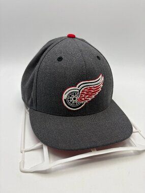 Mitchell & Ness Red Wings Vintage Hockey Fitted 8 1/4
